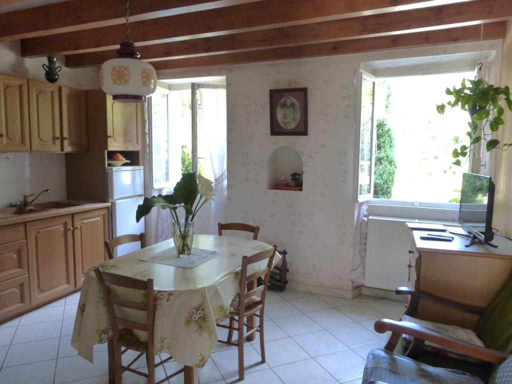 Au Coeur De La Campagne - Gite Non Loins D'Annecy- A 17 Min D'Annecy - Tout Pret D'Aix Les Bains Saint-Girod Room photo